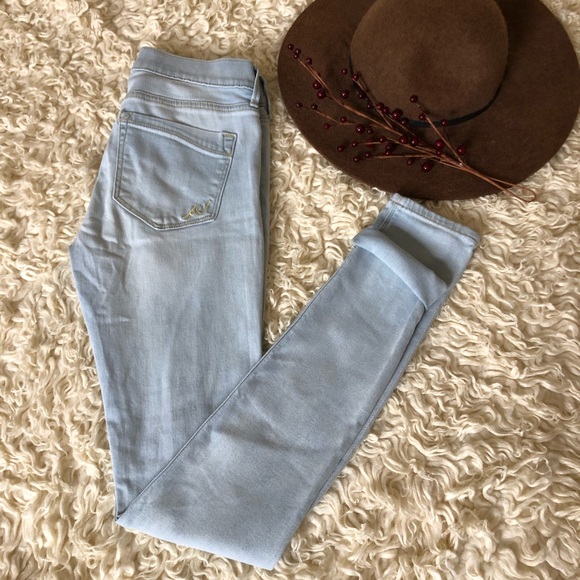 Express Light Wash Jeans - Picture 2 of 6